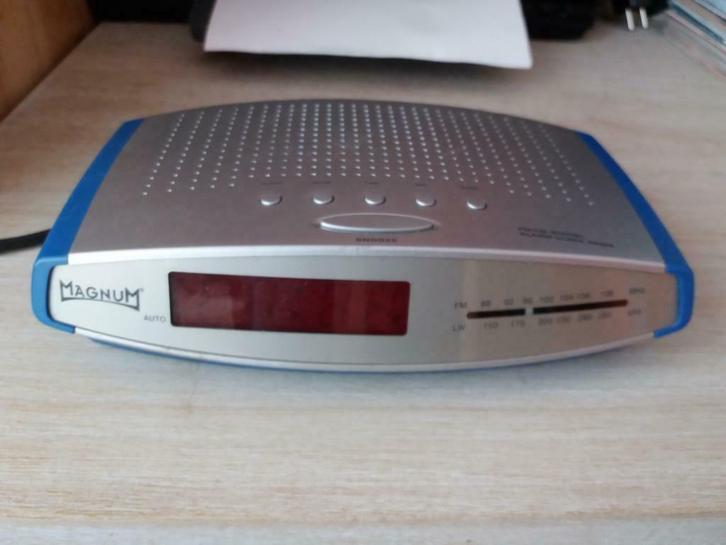 Wekkerradio Magnum, TV, Hi-fi & Vidéo, Radios, Utilisé, Enlèvement ou Envoi