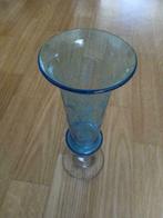 BLAUW GEGRAVEERD  GLAZEN VAASJE, Minder dan 50 cm, Glas, Blauw, Ophalen of Verzenden
