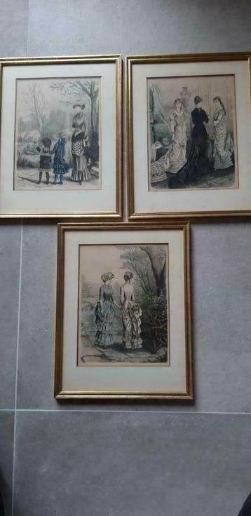 3 prachtige mode-geïllustreerde prints Gouden frame 40 * 31c beschikbaar voor biedingen