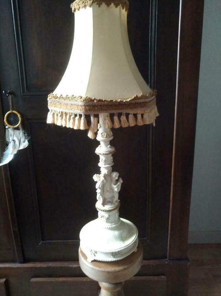 Zeer mooie grote lamp, fijn bewerkt op een statief van 70 cm, Antiek en Kunst, Antiek | Verlichting, Ophalen of Verzenden
