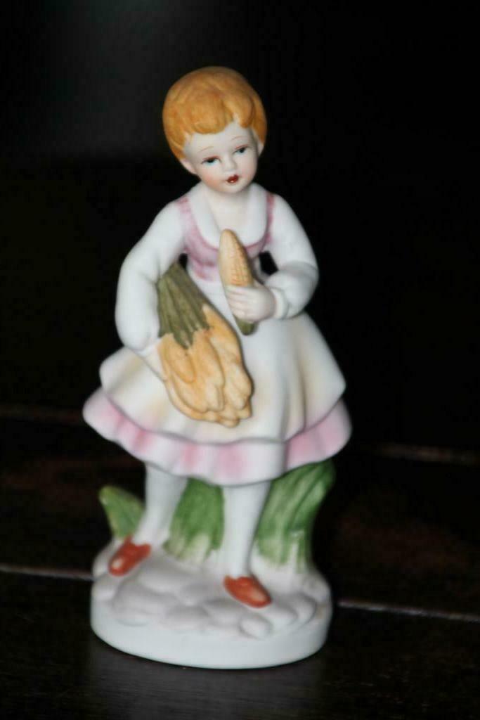Porseleinen meisje met maïskolven, Verzamelen, Beelden en Beeldjes, Zo goed als nieuw, Mens, Ophalen of Verzenden