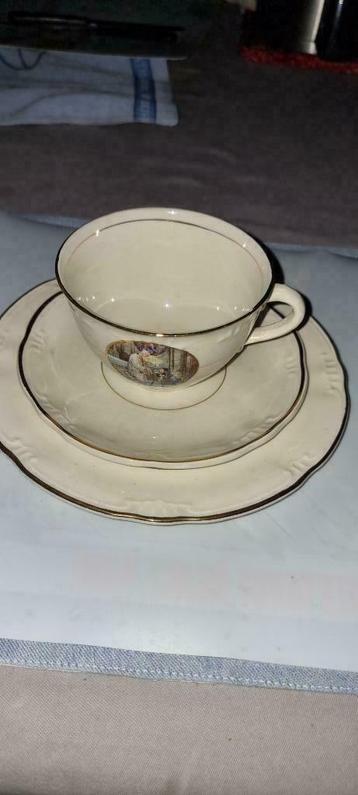 Bord ondertas en tas plechtige communie beschikbaar voor biedingen