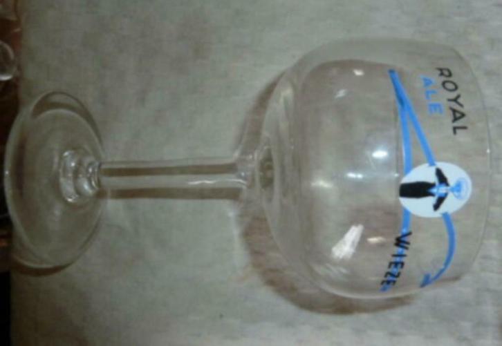 #M bier glas ROYAL ALE - VAN ROY - WIEZE ( Blauw ), Verzamelen, Glas en Drinkglazen, Nieuw, Bierglas, Ophalen of Verzenden