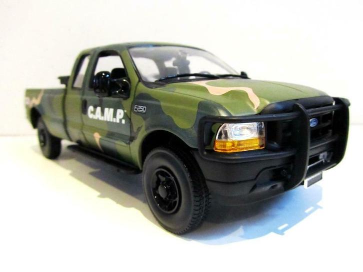 Ford F-250 Pick-up Super Duty C.A.M.P. Wynn's (1:25) + doos, Hobby en Vrije tijd, Modelauto's | Overige schalen, Zo goed als nieuw