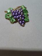Broche goudkleurig, met steentjes., Handtassen en Accessoires, Ringen, Ophalen, Overige materialen, Paars, Zo goed als nieuw