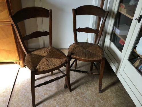 2 vintage stoelen met rieten zitting, Maison & Meubles, Chaises, Utilisé, Bois, Osier ou Rotin, Enlèvement ou Envoi