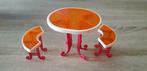 Barbie meubel tafel en twee stoelen, Comme neuf, Enlèvement ou Envoi