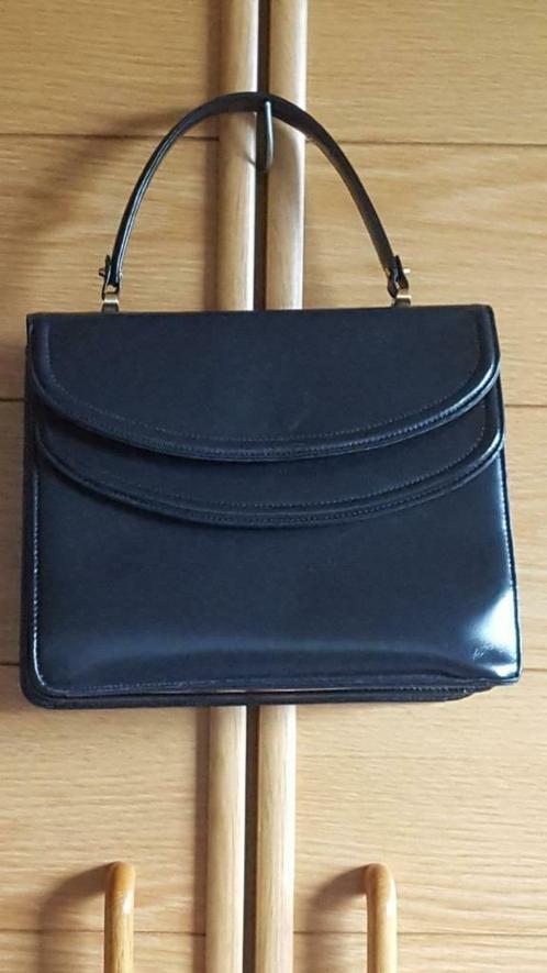 Klassieke dameshandtassen van hoogwaardig en stevig leder., Handtassen en Accessoires, Tassen | Damestassen, Zo goed als nieuw