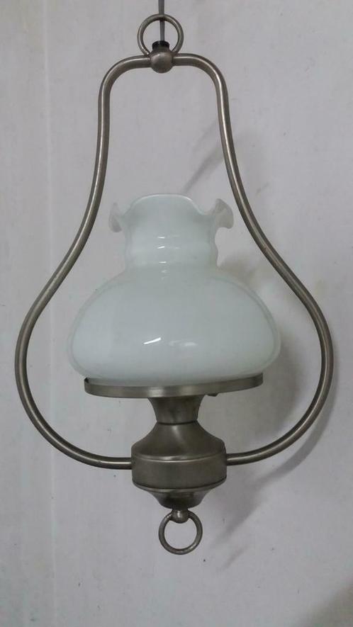 suspension lampe unique e27 avec globe en verre blanc. tbe, Maison & Meubles, Lampes | Suspensions, Comme neuf, Verre, Enlèvement ou Envoi