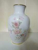 mooie vaas met 24 K. goud h. 25 cm nu € 30, Huis en Inrichting, Ophalen, Gebruikt, Wit, Aardewerk of Porselein