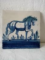 Carreau faïence  Delft /Harlingen 1790s cheval Frison 13cm, Antiquités & Art, Enlèvement ou Envoi