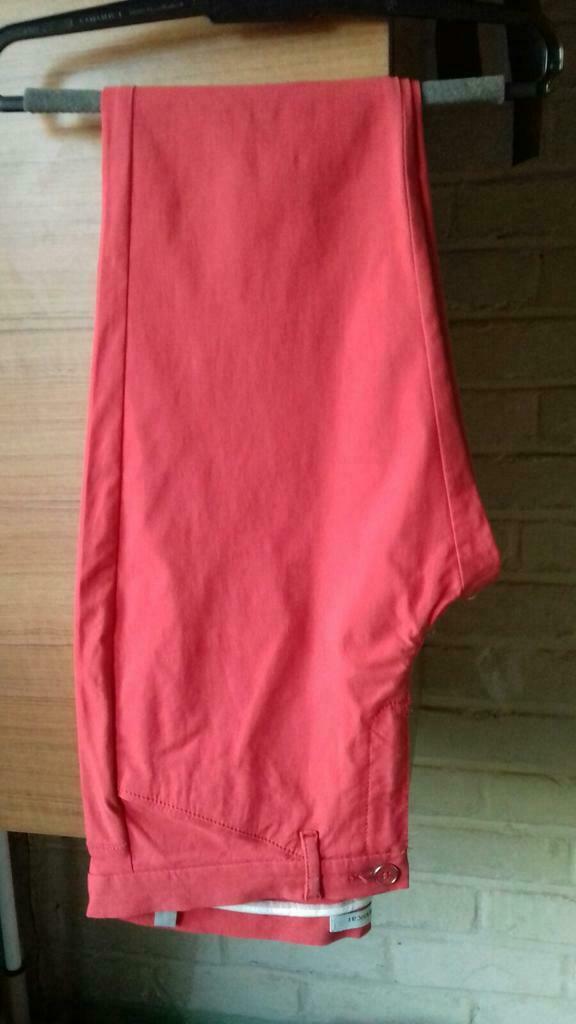 Rode elastische broek amper gedragen maat 42, Ophalen of Verzenden, Zo goed als nieuw