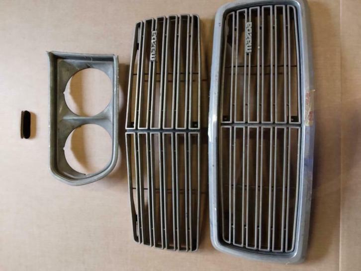 mazda 929 coupe en sedan grill 1976-1978, Auto-onderdelen, Motor en Toebehoren, Mazda, Gebruikt, Ophalen of Verzenden