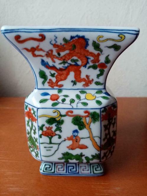 Vase porcelain chinois Ducai carré des années 1980(14cm), Antiquités & Art, Antiquités | Vases, Enlèvement ou Envoi