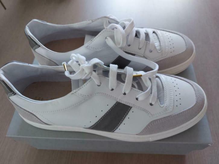 nieuwe witte sneakers met grijs accent maat 40 Maxime Tanghe, Kleding | Heren, Schoenen, Nieuw, Sneakers, Wit, Ophalen