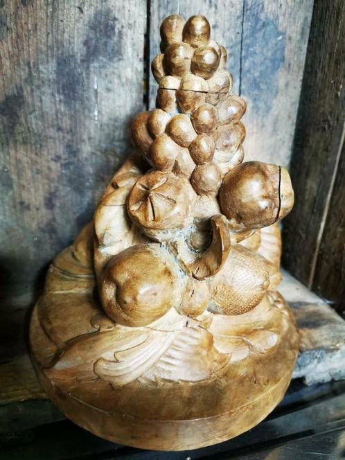 Ancienne sculpture sur bois ancien fruits et noix en forme d, Antiquités & Art, Art | Sculptures & Bois, Enlèvement ou Envoi