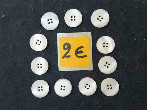 set van 11 knopen 17 mm wit 4 gaats B11174, Hobby en Vrije tijd, Naaien en Fournituren, Nieuw, Knoop of Knopen, Ophalen of Verzenden