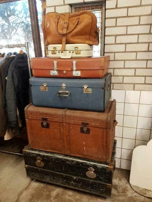 Voorman Tram Australische persoon ② Heel veel antieke & authentieke koffers, groot en klein — Curiosa en  Brocante — 2dehands