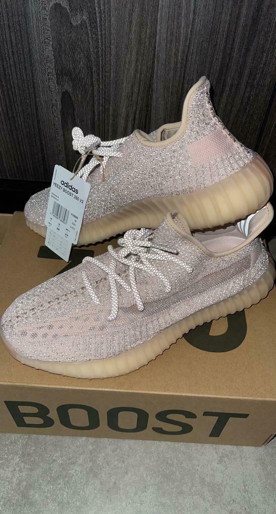 Nieuwe Yeezy boost 350 V2 Synth (Reflective) 44 2/3 UK10, Kleding | Heren, Schoenen, Nieuw, Ophalen of Verzenden