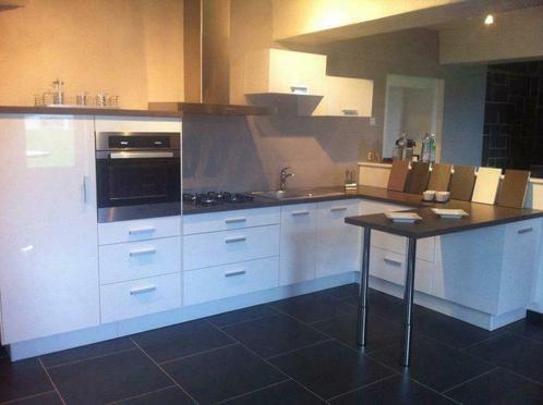 Meubles de cuisine blanc brillant design, Huis en Inrichting, Keuken | Keukenbenodigdheden, Nieuw