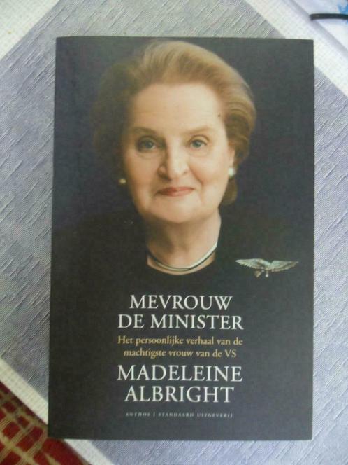 mevrouw de minister madeleine albrecht, Boeken, Biografieën, Zo goed als nieuw, Ophalen of Verzenden