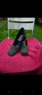 Escarpins gris 37,5, Vêtements | Femmes, Chaussures, Escarpins, Porté, Cyprès, Envoi