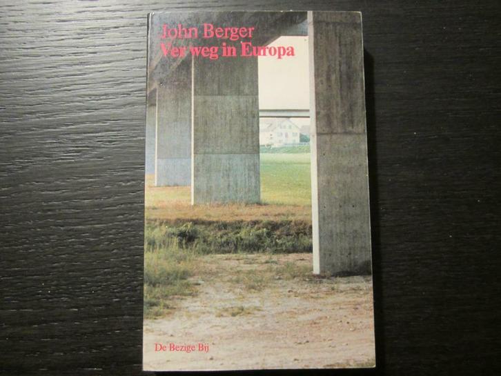 Ver weg in Europa  -John Berger-, Boeken, Literatuur, Ophalen of Verzenden