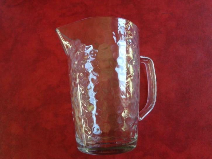 Cruche à eau ou autres martelé en verre, Maison & Meubles, Cuisine | Vaisselle, Utilisé, Récipient(s), Autres styles, Verre, Enlèvement ou Envoi