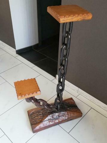 Pied de décoration en chêne et gros maillons en fer H1,10 beschikbaar voor biedingen