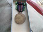 Ancienne Médaille signée résistant guerre 40, Collections, Armée de l'air, Enlèvement ou Envoi, Ruban, Médaille ou Ailes