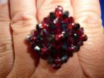 Swarovski ring zwart/rood (zelfgemaakte ring), Handtassen en Accessoires, Ringen, Ophalen of Verzenden, Zo goed als nieuw, Rood