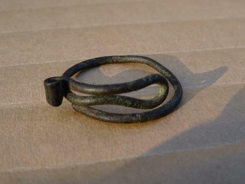 Bodemvondst Keltische ring / hanger 400-200 voor Christus, Handtassen en Accessoires, Ringen, Gebruikt, Dame of Heer, 19 tot 20