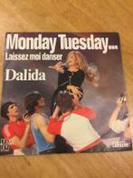 Single DALIDA: Monday Tuesday - Laissez moi danseuse.