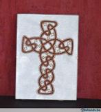 kantkloswerkje : Keltisch kruisje in kleur met kader, Nieuw