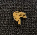 PIN - LOGO - HAIR - CHEVEUX - SHAMPOO, Verzamelen, Verzenden, Gebruikt, Overige onderwerpen, Speldje of Pin