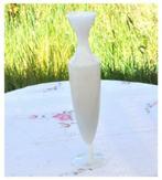 §vase opaline blanche soliflore sur pied, Antiquités & Art, Enlèvement ou Envoi