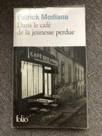"Dans le café de la jeunesse perdue" de Patrick Modiano, Ophalen, Nieuw