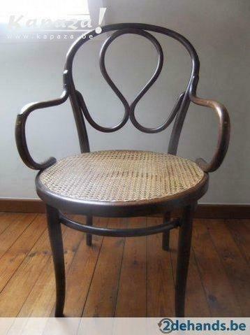 Oude rotan-stoel/zetel