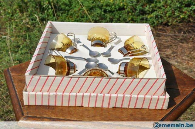 6 tasses en verre ocre sur support en métal avec cuillère, Maison & Meubles, Cuisine | Vaisselle, Neuf, Tasse(s) et/ou soucoupe(s)