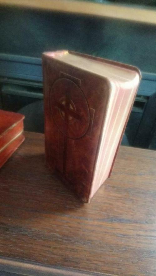 oude kerkboek met etui, Antiquités & Art, Antiquités | Livres & Manuscrits, Enlèvement ou Envoi