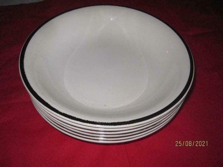 Vintage diepe borden van Boch jaren 60, écru ,zilveren rand, Antiek en Kunst, Antiek | Servies los, Ophalen
