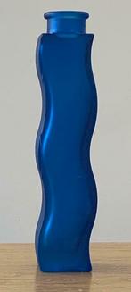 Vase bleu, ondulé, en parfait état., Comme neuf, Bleu, Moins de 50 cm, Verre