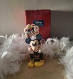 Figurine Disney Tradition Mickey THINKING OF YOU, Collections, Disney, Comme neuf, Mickey Mouse, Statue ou Figurine, Enlèvement ou Envoi