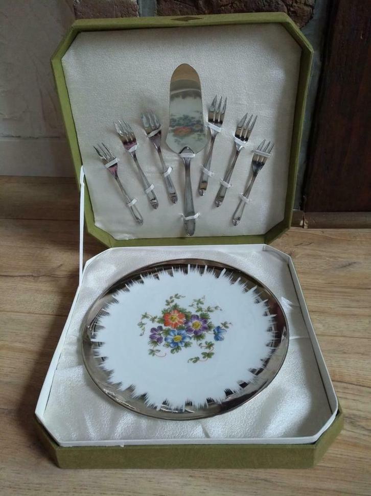 Made ITALY cake/banketservice in zijn koffer, Antiek en Kunst, Antiek | Schalen, Ophalen of Verzenden