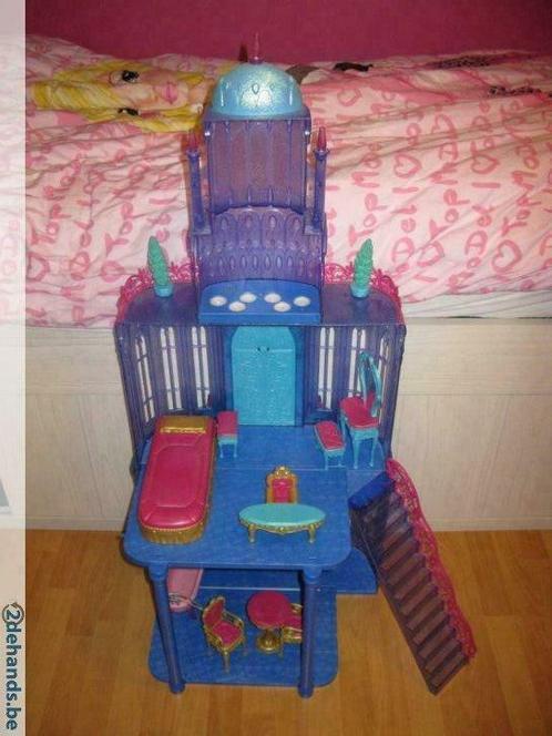 ② Barbie kasteel (hoogte 115 cm) inclusief meubelen Speelgoed | Poppen — 2dehands