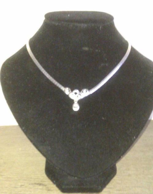 Collier argent .835, pendentif 6 Swarovski ** COMME NEUF **, Bijoux, Sacs & Beauté, Colliers, Comme neuf, Argent, Argent, Avec pendentif