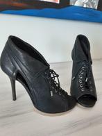 Schoenen naaldhakken zwart lamsleder maat 39 BCBG, Kleding | Dames, BCBGMAXAZRIA, Ophalen of Verzenden, Schoenen met hoge hakken