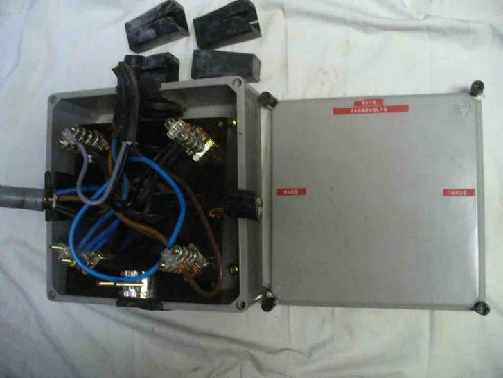 coffret étanche de liaisons;  borniers pour câbles 4 x 35², Bricolage & Construction, Électricité & Câbles, Utilisé, Autres types