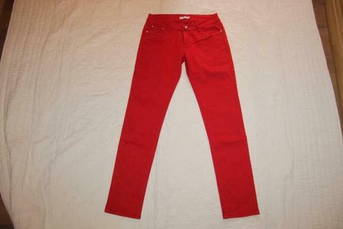Rode dames jeans met smalle pijpen, Maat: 38, Kleding | Dames, Spijkerbroeken en Jeans, Gedragen, W30 - W32 (confectie 38/40)