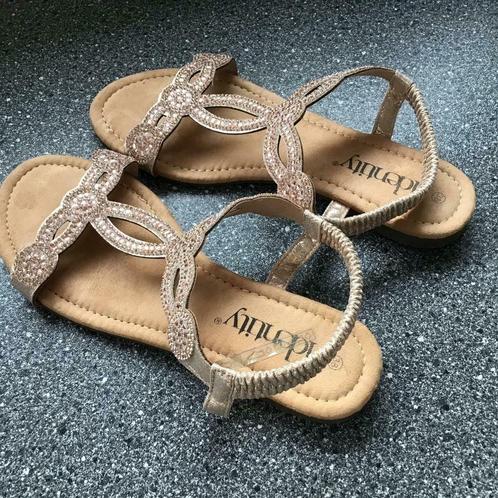 Nieuwe rose gold platte sandalen maat 38, Kleding | Dames, Schoenen, Nieuw, Sandalen of Muiltjes, Ophalen of Verzenden